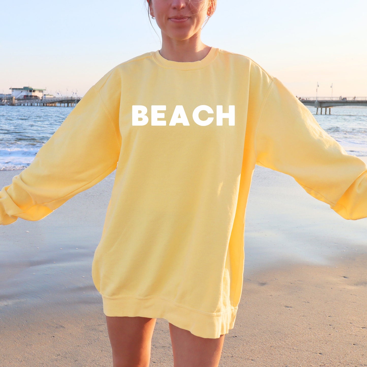 Vintage Beach Graphic Sweatshirt